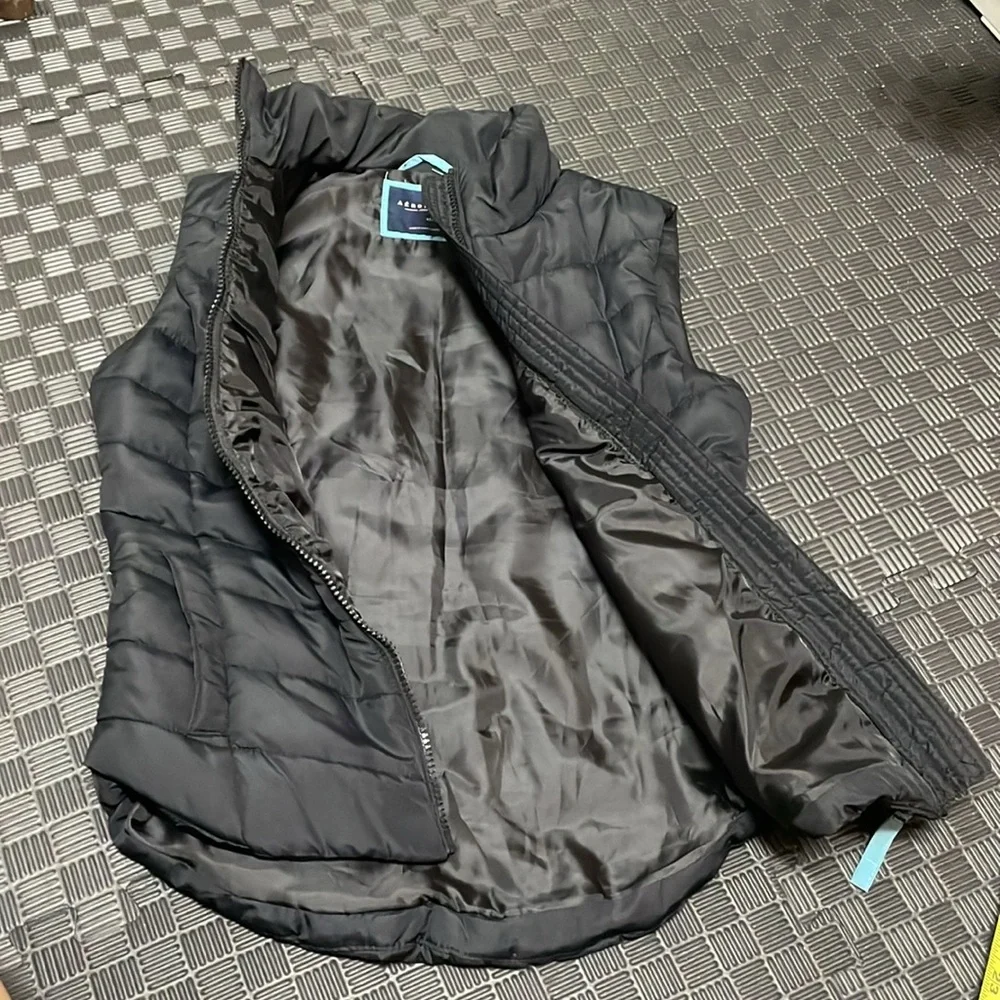 Black puffer vest aeropostale size extra small zipper front